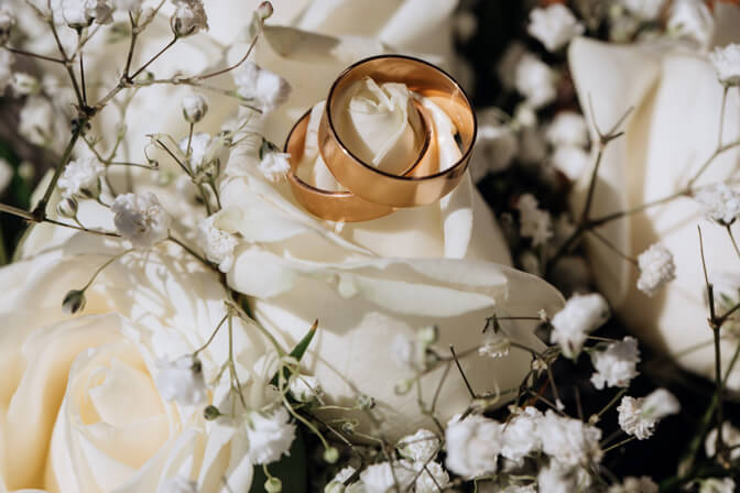 golden-wedding-rings-white-rose-from-wedding-bouquet-1.jpg golden-wedding-rings-white-rose-from-wedding-bouquet-1.jpg